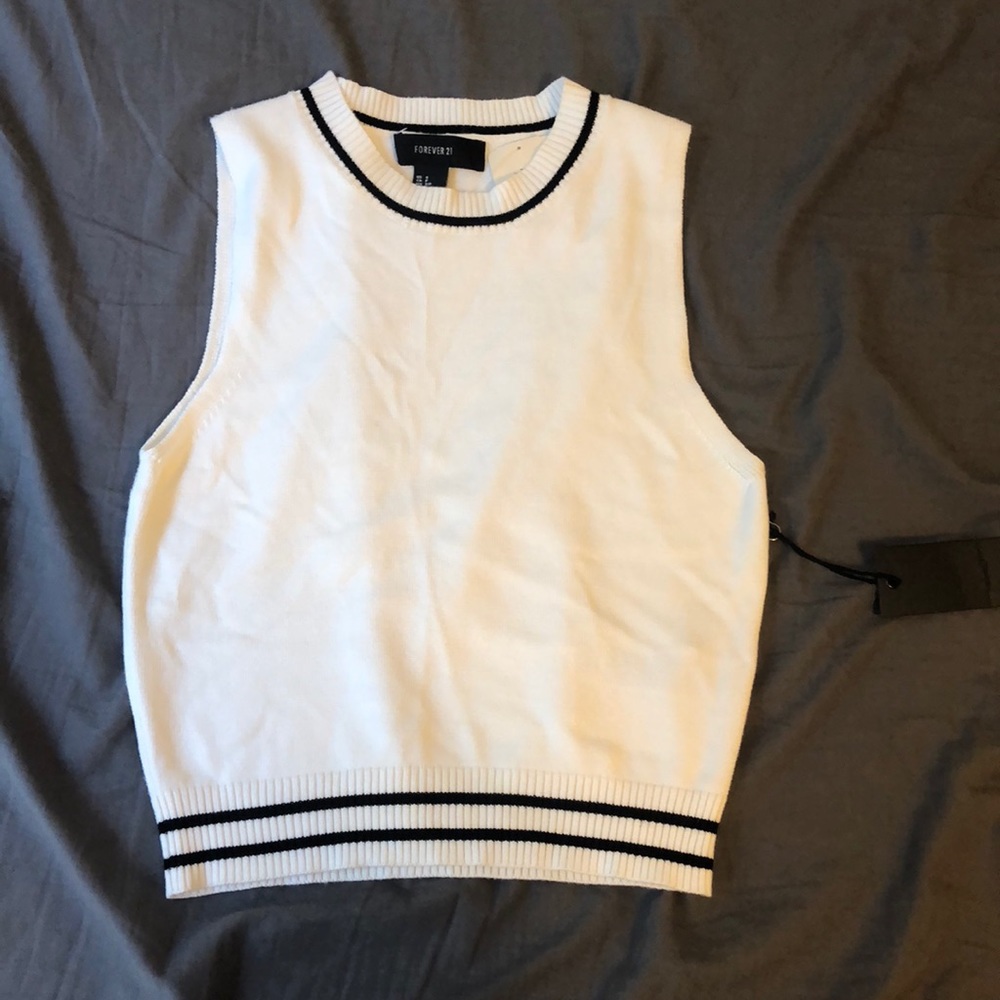 Sleeveless sweater top
